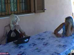 Im Schlafzimmer fickt er seine blonde deutsche Freundin Im Schlafzimmer fickt er seine blonde deutsche Freundin